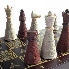 Фігури шахові в шкірі шахи