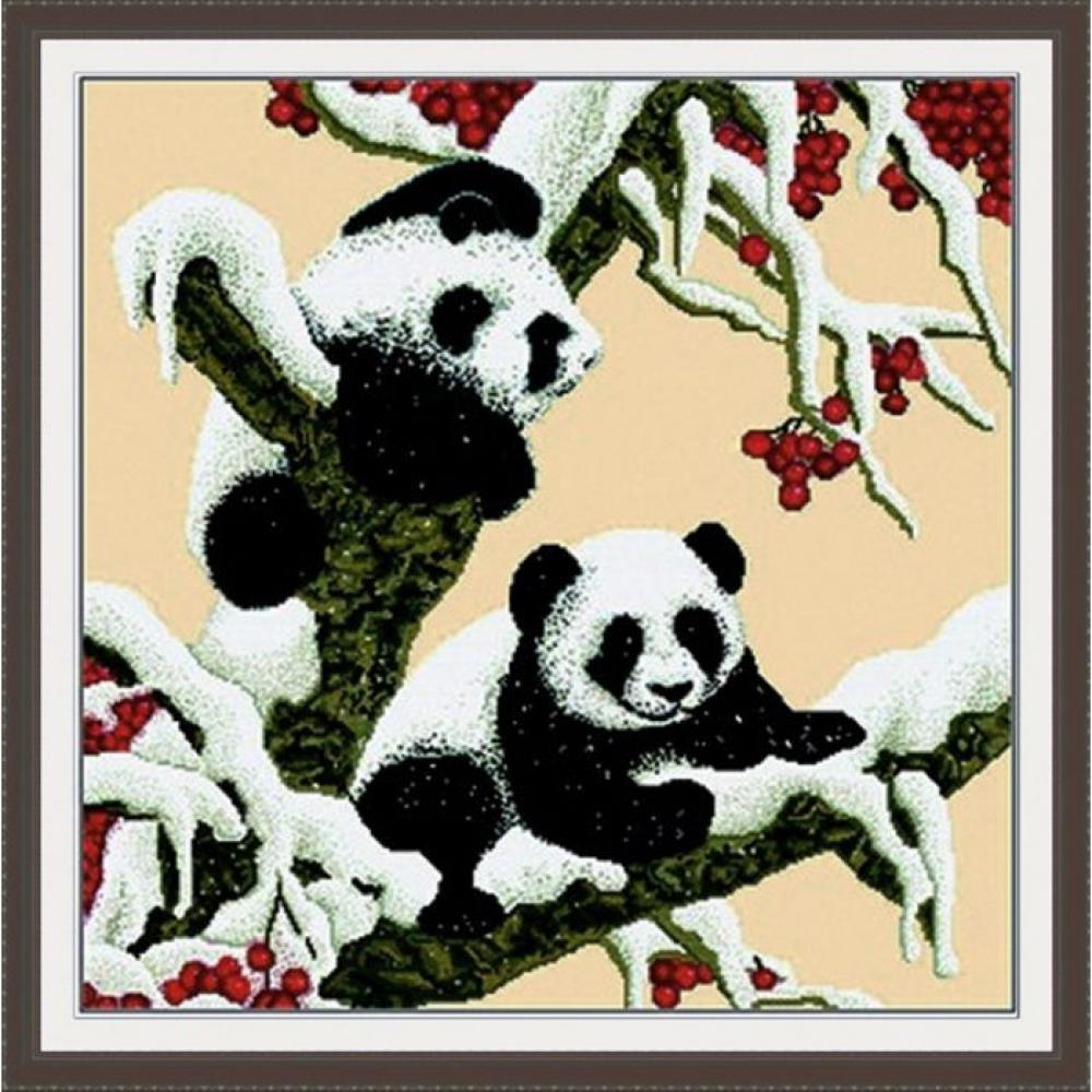 Вышивка крестиком Снежные панды 65х65см D028